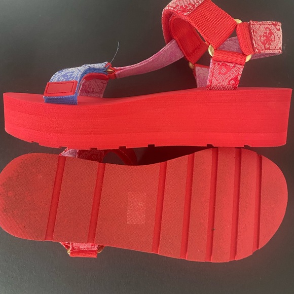Very comfortable shoes size 8 red with pink blue on the straps - Picture 2 of 3